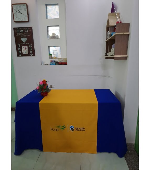 in khăn trải bàn 2 z2130292679112efd932089d3f930e51757691454fab46 2281 486x648 1